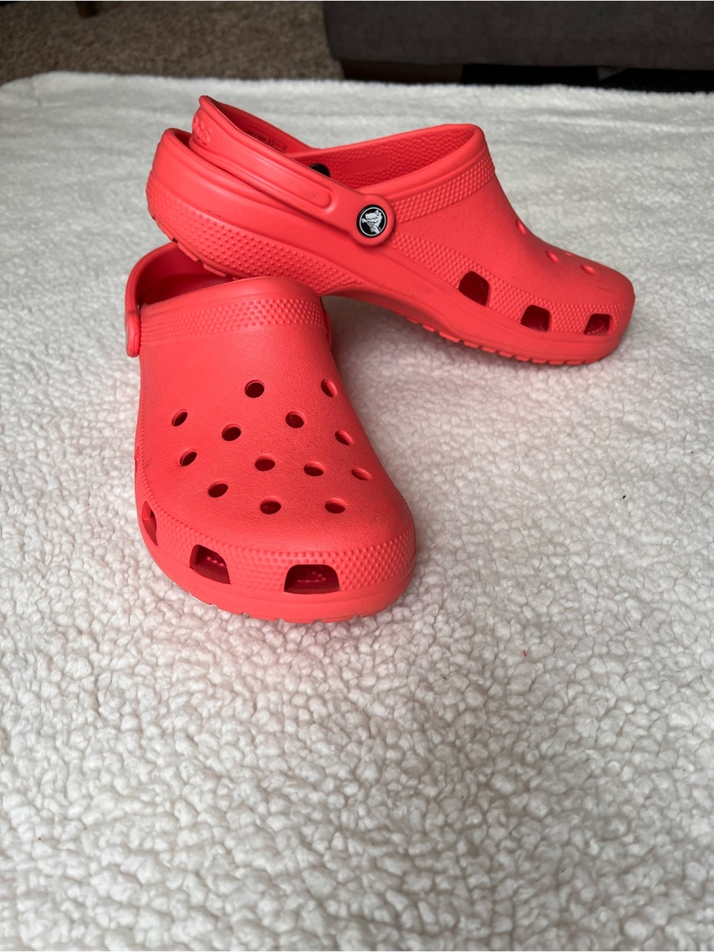 CROCS Unisex Classic Clog in Varsity Red